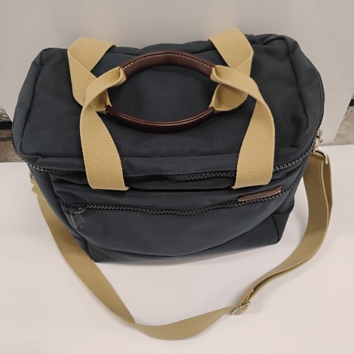 Bolso refrigerador Peter Millar azul marino con aislamiento de nailon correa ajustable borde de cuero - Imagen 2 de 15