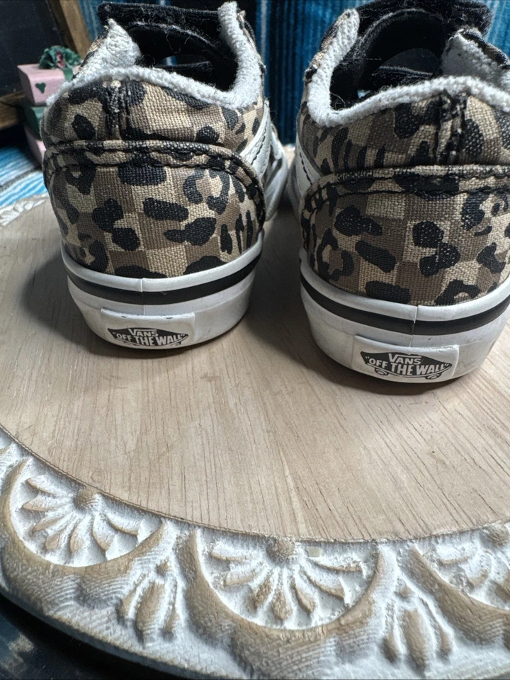 Zapatos Vans Old Skool Talla 5 Niño Pequeño Color Marrón Estampado Animal Los animales son amigos Foto 3 de 4