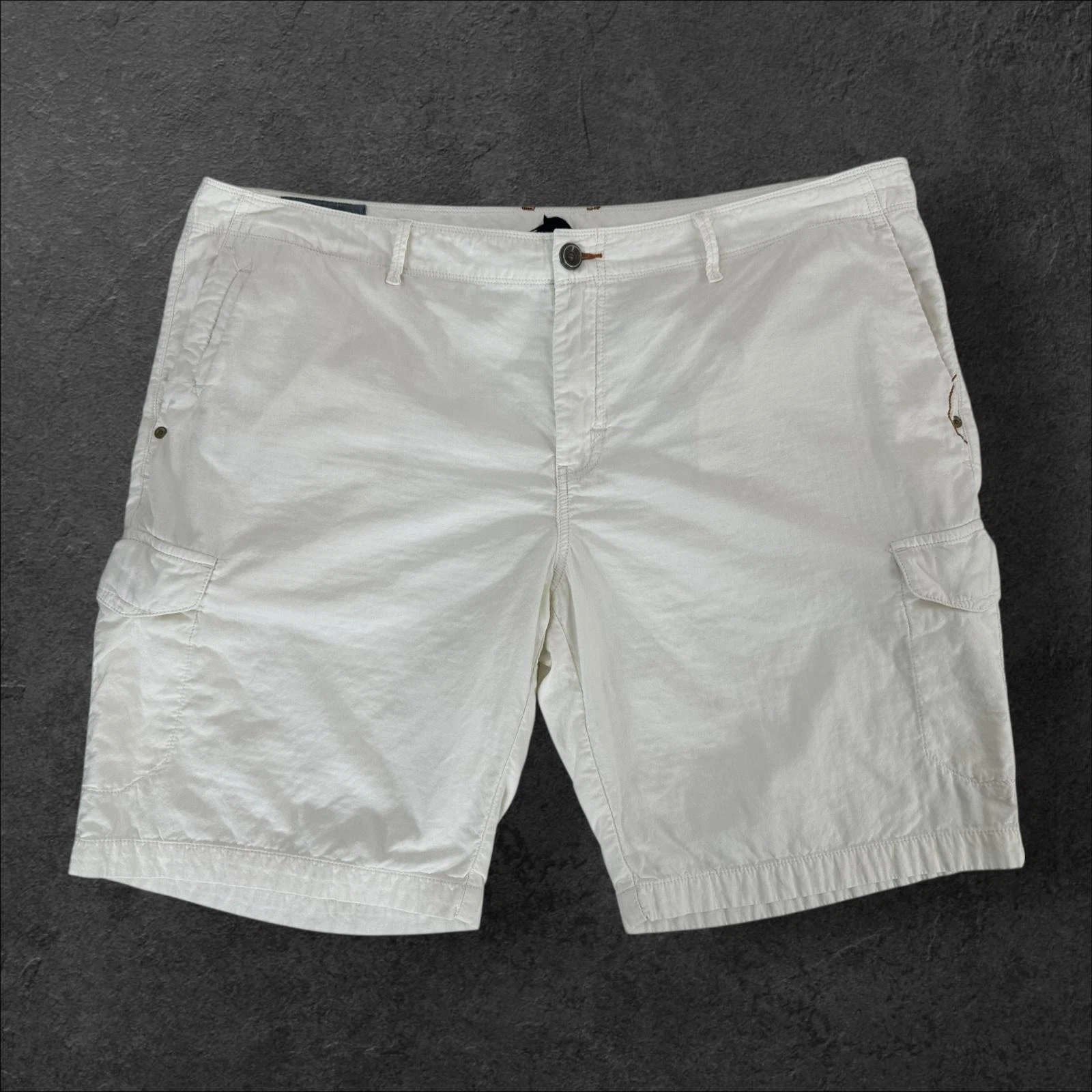 Tommy Bahama Cargo Shorts Mens 44 White Marlin Embroidered Cotton 10 Inseam