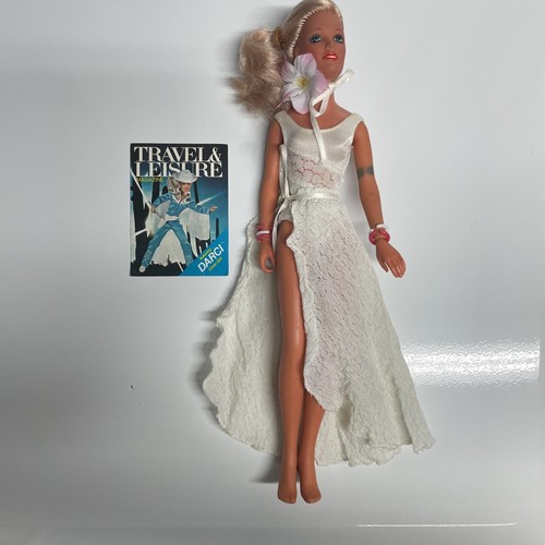 Vintage 1978 Darci Cover Girl Doll By Kenner with magazine