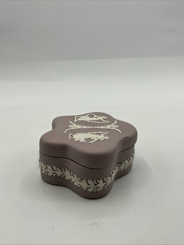 Wedgwood pink lilac and white trinket box Vintage (SN) - Picture 7 of 24