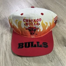 VTG Chicago Bulls On Fire Snapback Hat NBA Adult Basketball White Red Cap