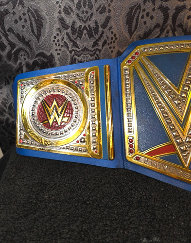 Cinturón infantil Mattel WWE Live Action Universal Champion - Imagen 2 de 4