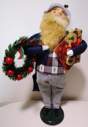 Rare Byer's Choice 38/100 Signed The Carolers Man With Wreath & Gifts 1995 USA