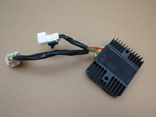 Piaggio Vespa GTS Yacht Club 300 2018 9,757 miles regulator rectifier (5854) - Picture 5 of 7