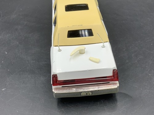 Majorette Limousine 1/32 Scale, Model 3045 Stretch Limo Diecast Car - Picture 8 of 11