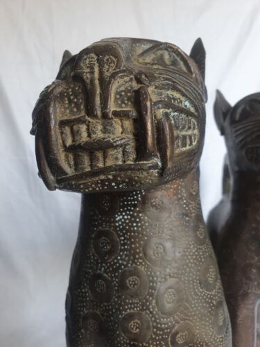 Fino par de leopardos de bronce de Benín de pie. Grande e impresionante. 49cm. Nigeria. - Imagen 8 de 24