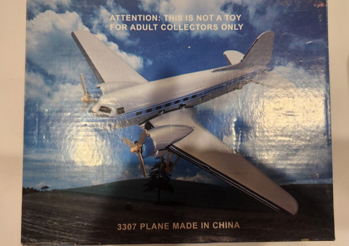DC-3 Tin Toy Luxury Liner - Picture 9 of 11