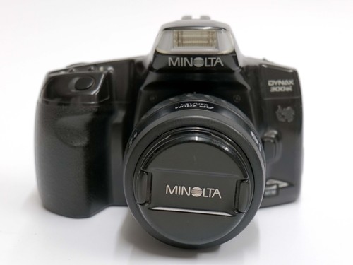 Minolta DYNAX 300si Film SLR Camera with 35-70mm Lens