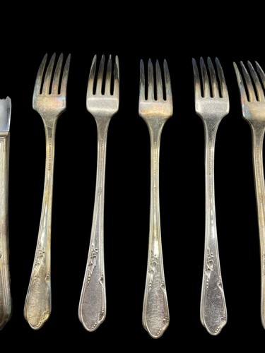 25 WM A Rogers A1 Plus Meadowbrook Silver-Plate Ivy Leaves Forks Spoons Knives - Picture 15 of 20