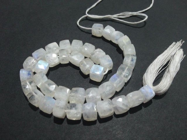 1 Filo Naturale Arcobaleno Luna 3D Cubo Scatola Sfaccettato 7-8mm Sfuso Perle 8 1 Filo Naturale Arcobaleno Luna 3D Cubo Scatola Sfaccettato 7-8mm Sfuso Perle 8