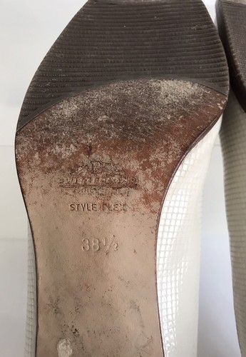 Bally Strada Italian Womens Heeled Court Shoe EU 38.5 UK 6 Cream Patent/Leather - Picture 10 of 12