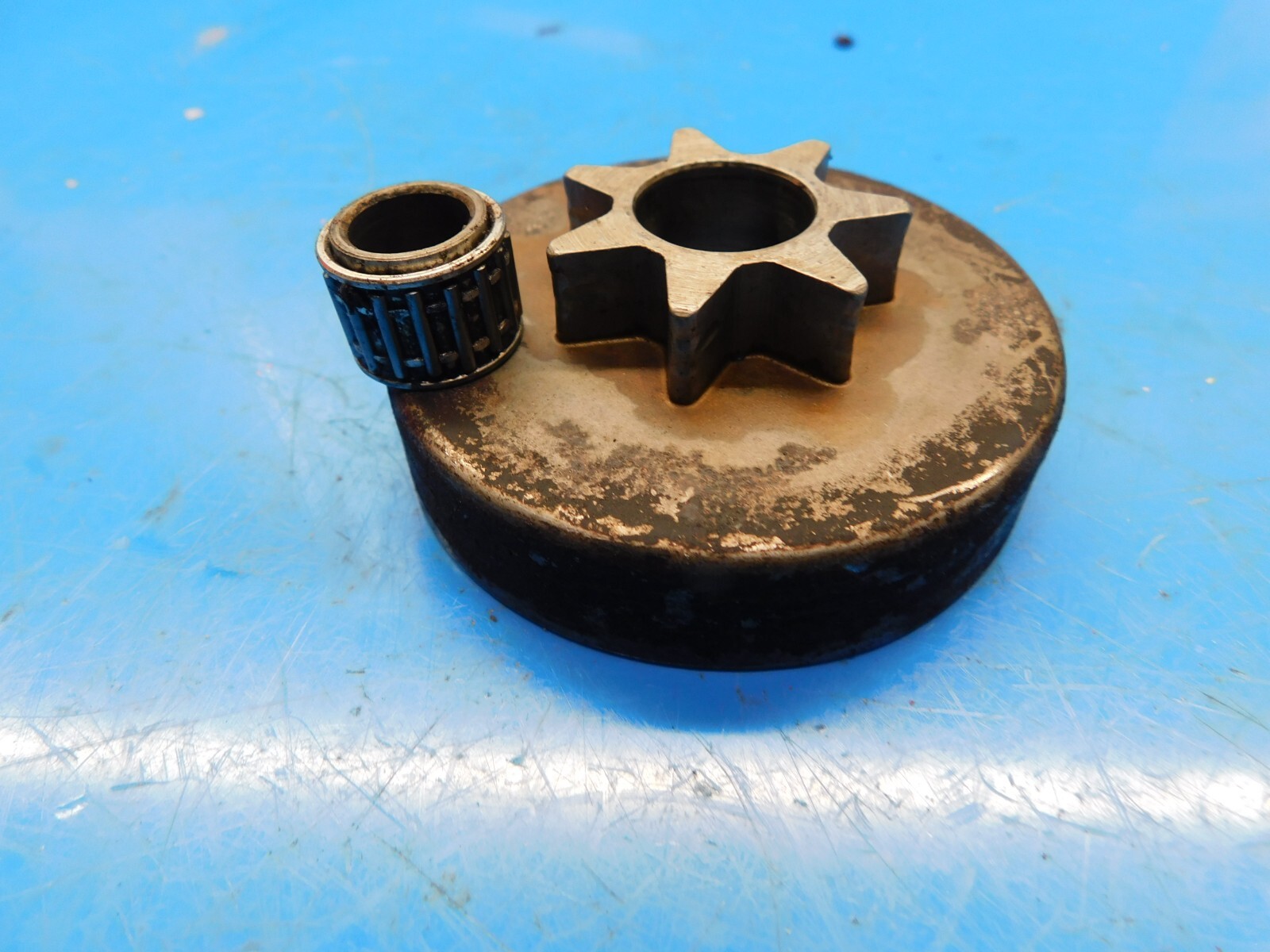 Homelite Chainsaw XL101 Clutch Drum - Box 1882 J-image