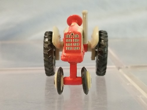 Ertl 1/64 scale Ford 901 Powermaster Tractor Diecast - Picture 4 of 6