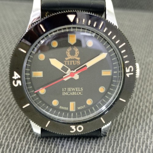 VINTAGE TITUS HAND-WINDING SWISS MENS TURNABLE BEZEL BLACK DIAL WATCH a1402-U - Foto 4 di 9