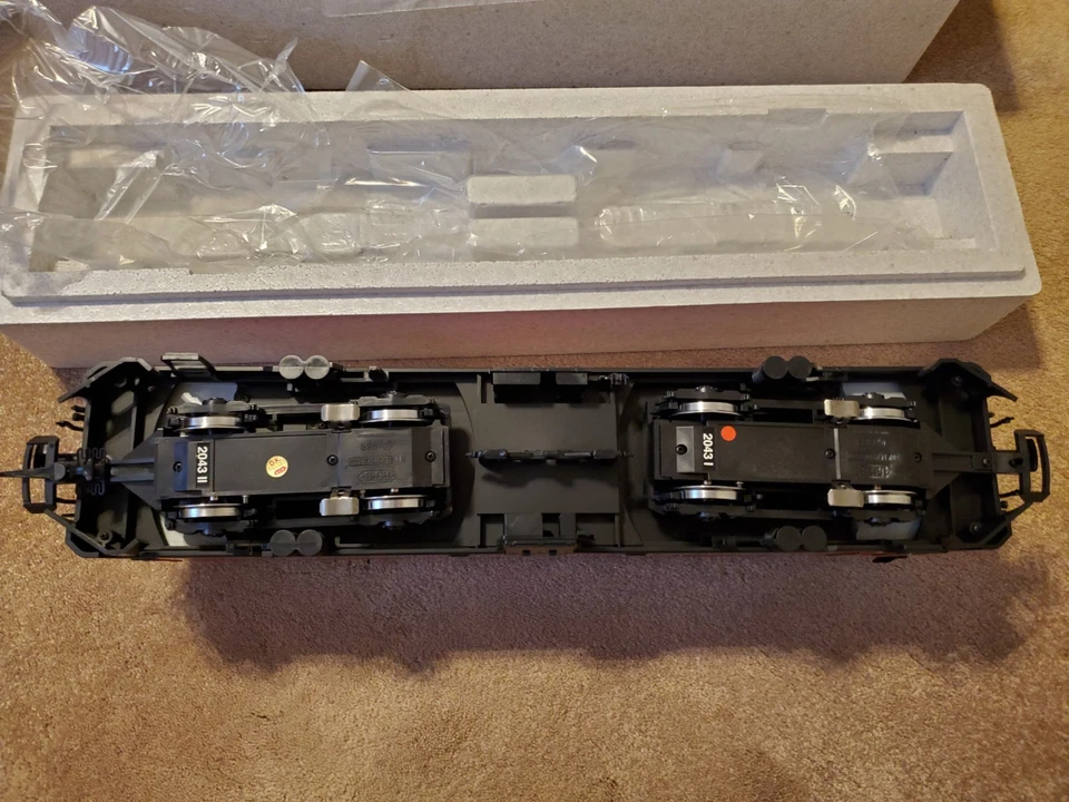 LGB 2043 G Scale Rhatische Bahn Electric Locomotive #622 - Image 4 of 4