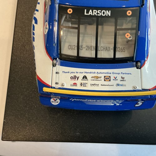 Kyle Larson #5 Hendrickcars Champion 2021 Chevrolet Camaro 1:24 Elite 265/1645 - Bild 4 von 6