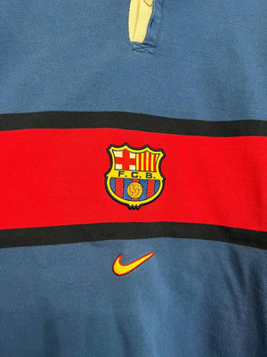 ♢﻿新品♢﻿Nike FC Barcelona 90年代モデル シャツ FC Barcelona Men's Nike Total 90 Soccer T-Shirt. Nike.com