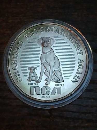 RCA Changing Entertainment Chipper & Nipper 1968 1 oz 999 plata fina arte redondo  - Imagen 4 de 5