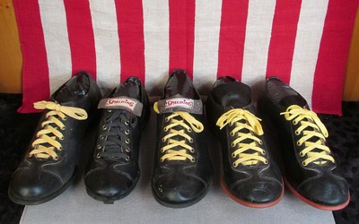leather baseball shoes