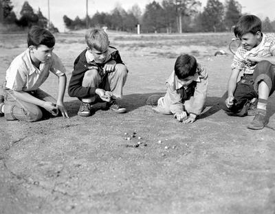 Photo. 1940s. Tennessee. 4 Boys Playing Marbles | eBay