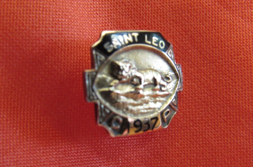 Vintage Balfour? 10K Yellow ( Lion ) Gold Pin -- Marked : Saint Leo 1937 - Picture 3 of 10