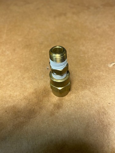 Parker 1/8" NPT brass close nipple & coupling - Qty 10 - Picture 2 of 4