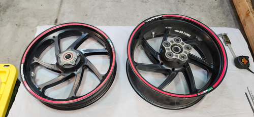 Marchesini M7RR Genesi 16.5 wheels for Yamaha YZF R1 Josh Waters BSB WSBK - Picture 1 of 15