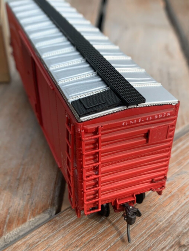 Front Range 4078 HO 40 ft Rivet Side Box Car GM&O #9978 RTR w/ Kadee Couplers - Picture 6 of 12