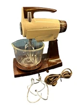 Sunbeam MIXMASTER DELUXE VISTA Mixer Fire King Glass Bowl, Beaters, Dough Hooks