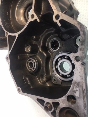 Coppia Carter Crankcase Yamaha YZ 125 1983 1984 24X-15111-00 + 24X-15121-00 - Foto 11 di 21