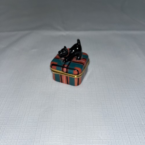 Adorable Black Scottish Terrier Trinket Box With Ball Inside Rare Vintage - Picture 2 of 10