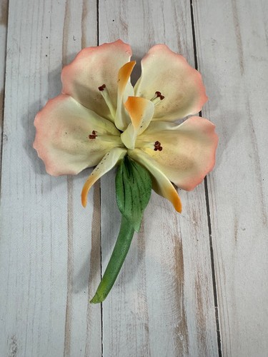 Vintage Bisque Porcelain Dea Capodimonte Pink and Yellow Flower Made in Italy - Picture 2 of 9