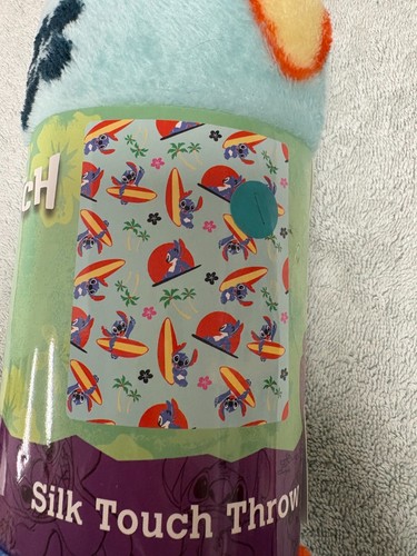 Disney Stitch Throw Blanket and Plush Set - new - Bild 2 von 3