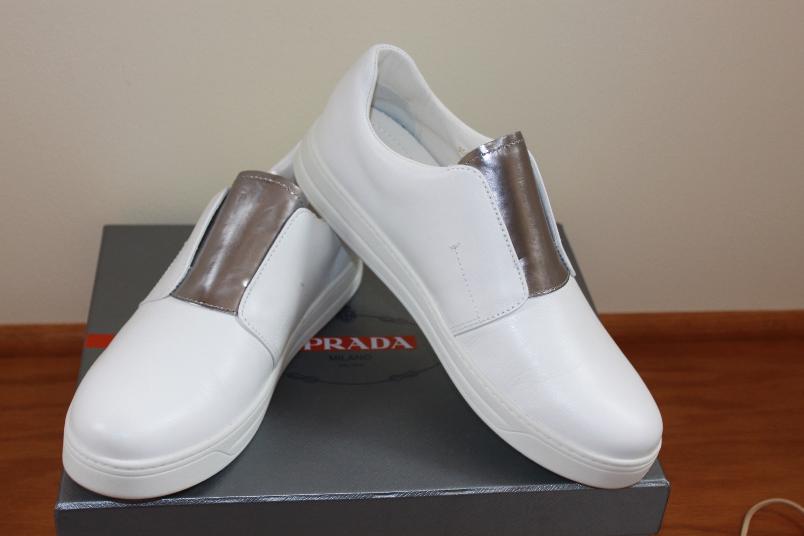 NIB 530 Prada Pantofole Slip-On Leather Sneaker; Size 7; 7; 7; White Chrome 64a8a7 NIB 530 Prada Pantofole Slip-On Leather Sneaker; Size 7; 7; 7; White Chrome 64a8a7