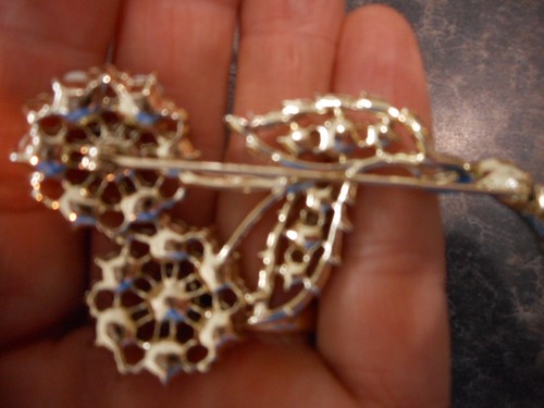 Vintage Costume Jewelry set Clip on Earrings and Pin Set Flowers Rhinestones - Picture 3 of 8
