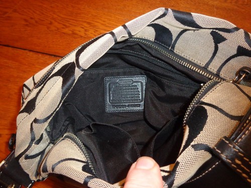 Cartera de mano Coach F15067 marrón de lona exclusiva usada - Imagen 5 de 13
