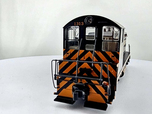 HO Scale KATO 37-1010 EMD NW2 Phase 1 Southern Pacific Diesellok #1313 - Bild 10 von 16