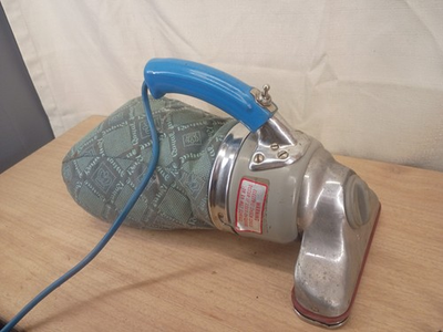 #ad Vintage Royal Prince Model 501 Handheld Vacuum Cleaner Dirt Devil Works READ $24.50