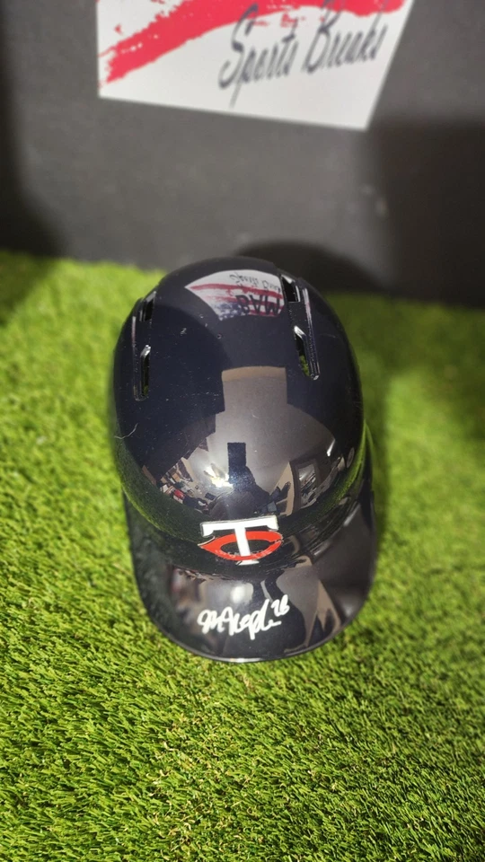 Casco de bateo profesional autografiado por Max Kepler Minnesota Twins Rawlings Foto 3 de 4