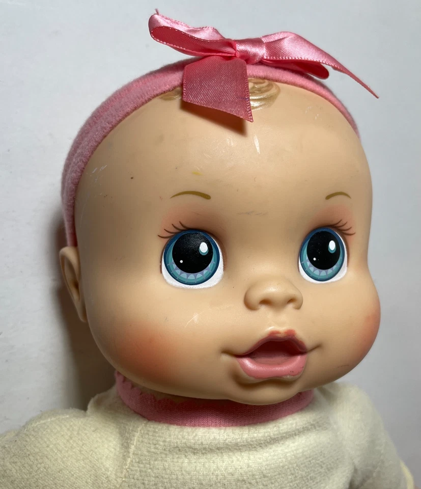 Hasbro Baby Alive 2007 Cuerpo de Peluche Risas Muñeca Parlante Ojos Azules Pelo Moldeado Foto 2 de 4