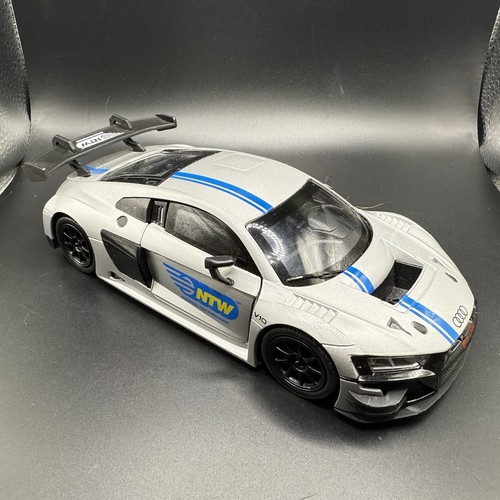 Motormax Audi R8 LMS GT3 Silver Timeless Legends Series NTW Variant - Loose 1:24 - Picture 3 of 14