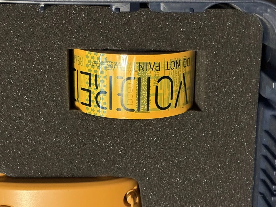 Death Stranding Collectors Edition BB Pod, inclui fita e chaveiro boneco. - Imagem 4 de 4