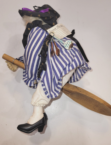 Good Luck Küchenhexe 12 Zoll Puppe hängende Figur Geheimrezept auf Löffel Vintage
