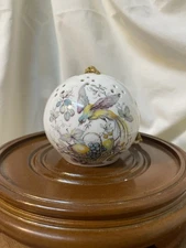 Royal Windsor Woods Of England Fine Bone China Potpourri Ball  Ornament