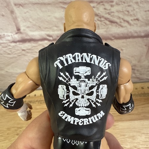 Triple H - Elite 73 con gilet e bottiglia d'acqua WWE Mattel AEW Elite Ultimate - Foto 6 di 9