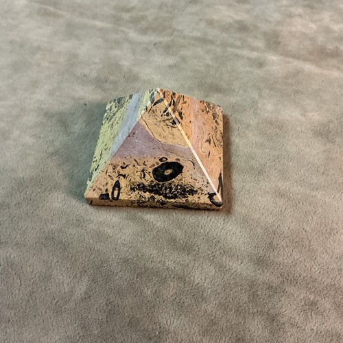 Geschnitzter Stein Jaspis marmoriert braun schwarz Pyramide Briefbeschwerer 2" Größe #8 - Bild 4 von 5