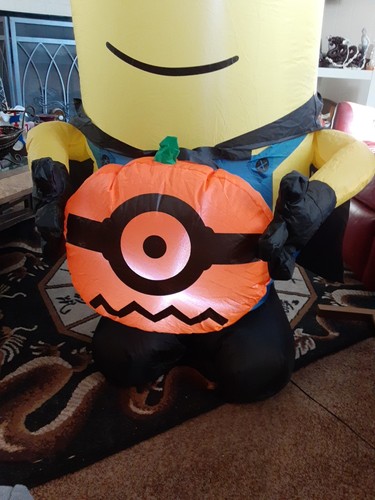 Iluminación Minions Halloween 5,5 pies de alto Dave como bruja inflable soplado por aire - Imagen 3 de 4