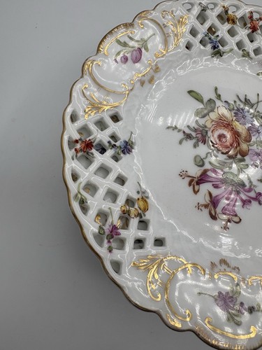 Set di 8 antichi piatti pane/deserto Meissen 6” floreali reticolati - Foto 4 di 13