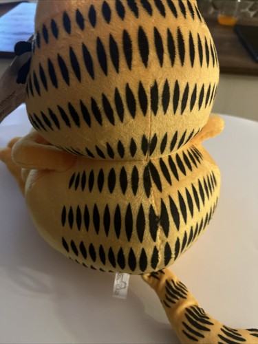 NECA Garfield Overstuffed Pizza 13" Medium Plush - NEW! - Picture 6 of 7
